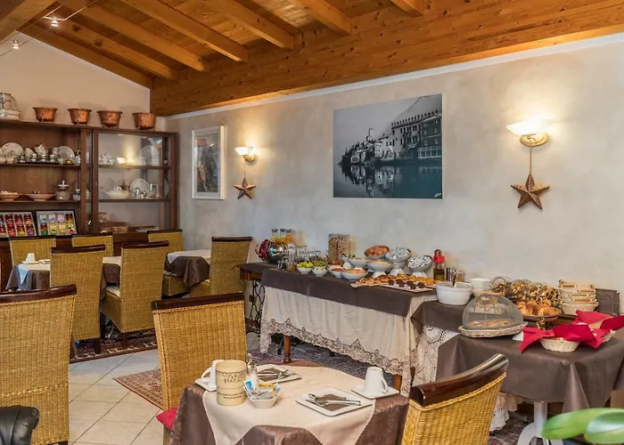 Gasthof Casa Benamati By Kelly Malcesine