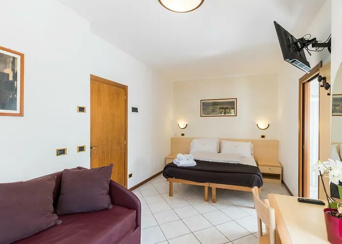 Casa Benamati By Kelly Pensión Malcesine