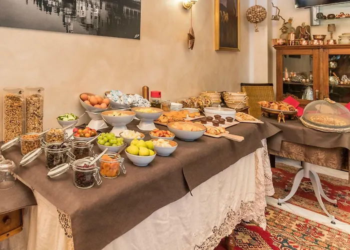 Pensión Casa Benamati By Kelly Malcesine