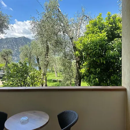 Casa Benamati By Kelly Penzion Malcesine